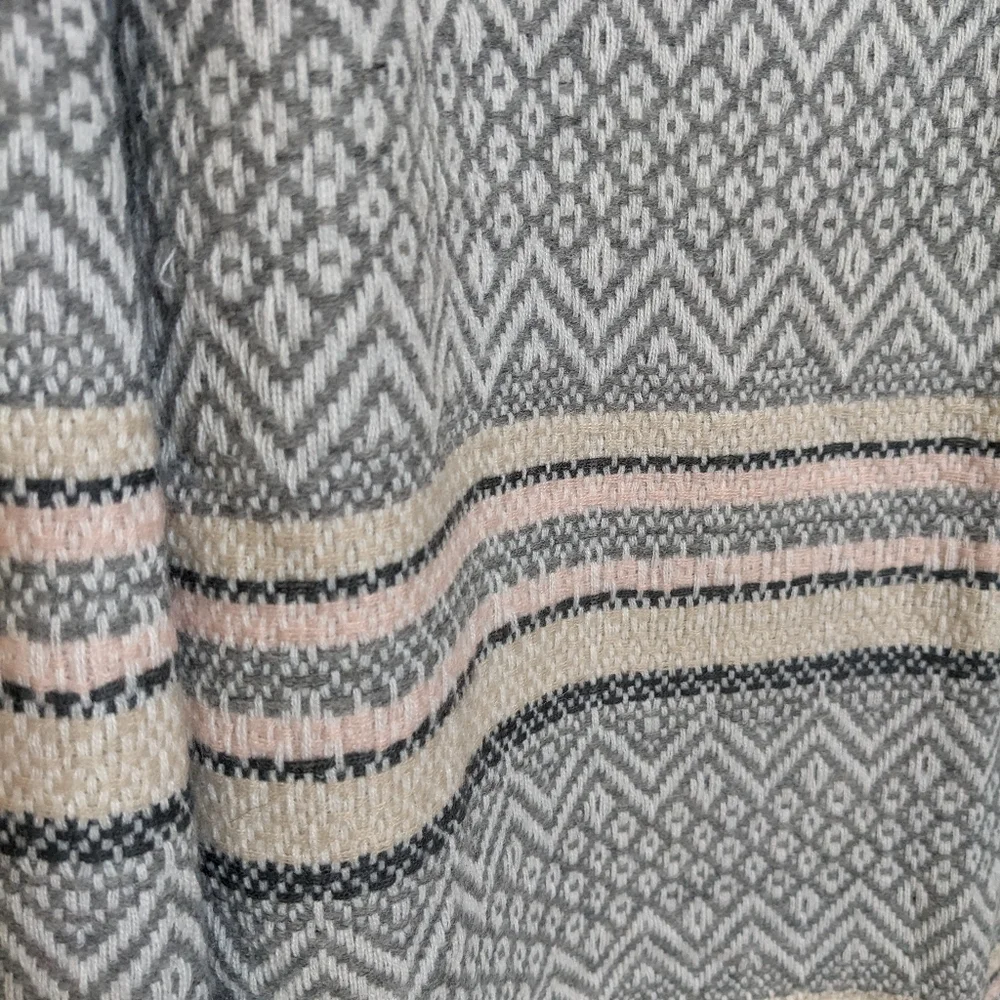 Shiraleah chicago throw